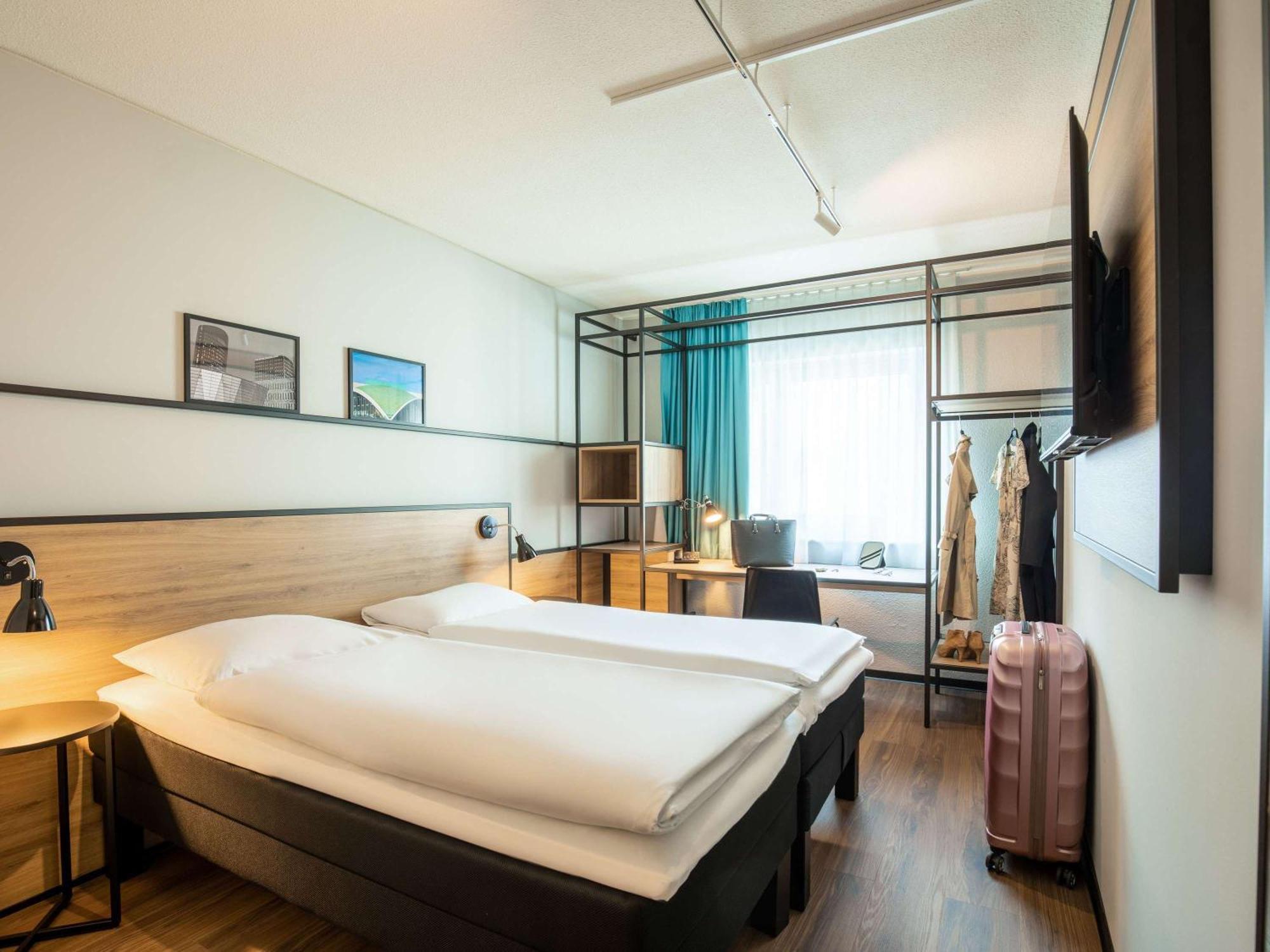 Ibis 3*